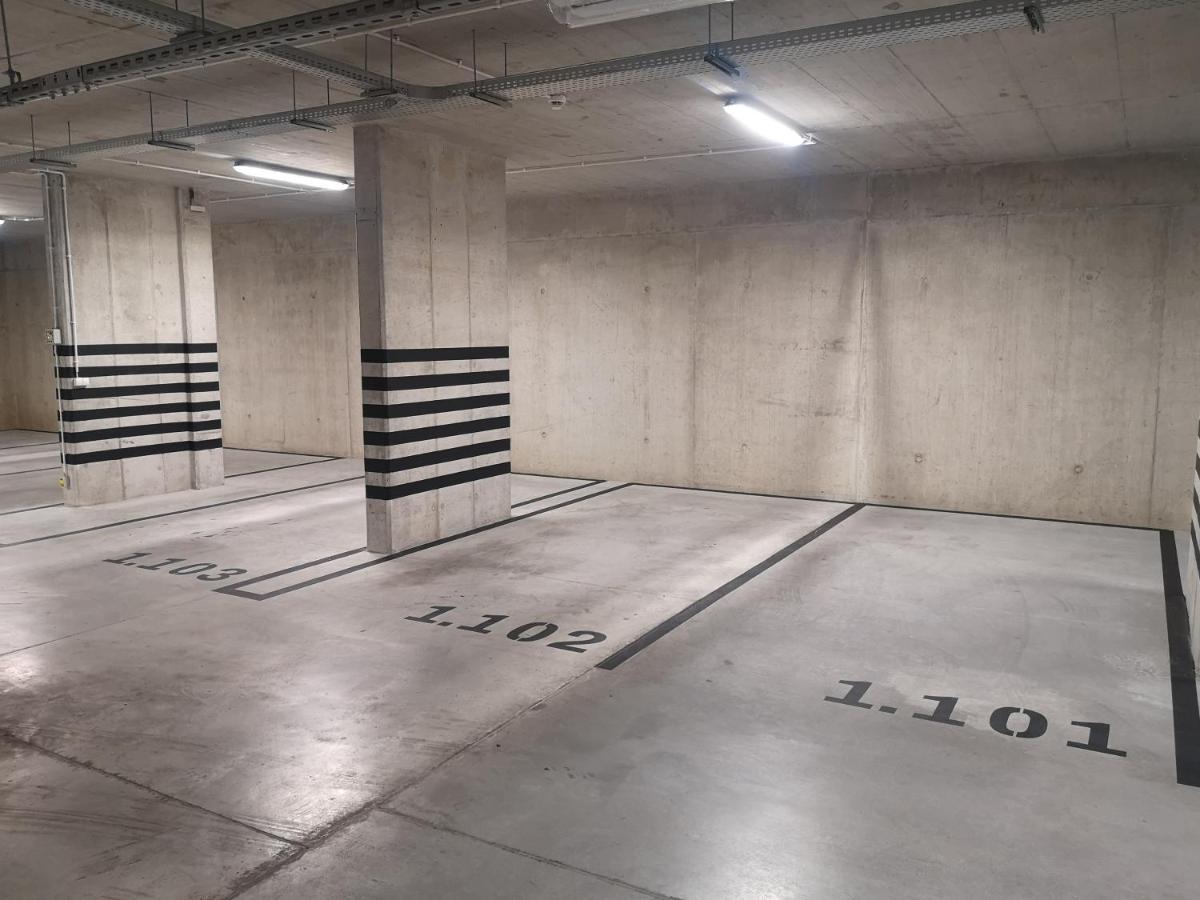 Novum Apartment With Parking Краків Екстер'єр фото