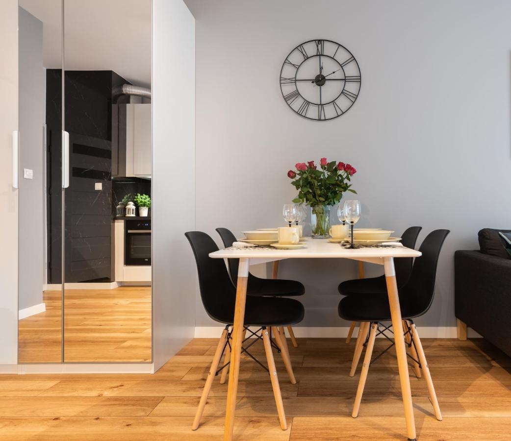 Novum Apartment With Parking Краків Екстер'єр фото