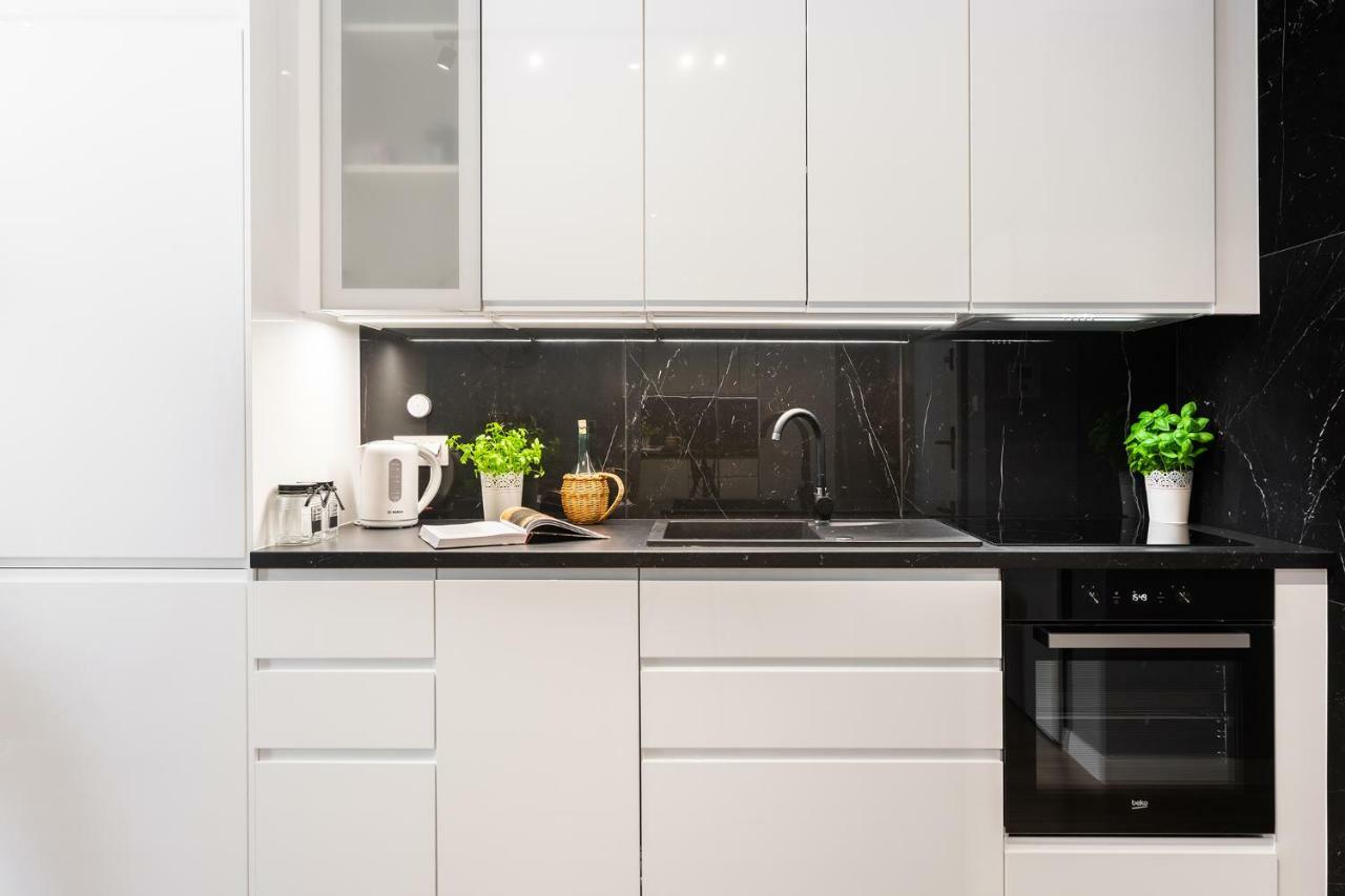 Novum Apartment With Parking Краків Екстер'єр фото